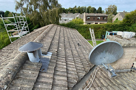 Cleaning a roof in Glasgow